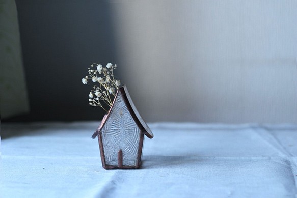 【受注制作】小さな小さなお家の花器 アンティーク銅色 1枚目の画像