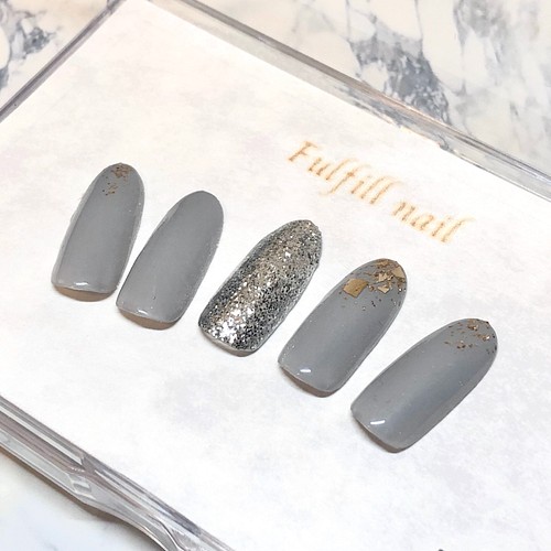 ネイルチップ グレーワンカラー 乱切りホログラム ネイルチップ ネイルシール Fulfill Nail 通販 Creema クリーマ ハンドメイド 手作り クラフト作品の販売サイト