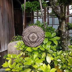 着物リメイク　大島紬の丸型ポシェット 1枚目の画像