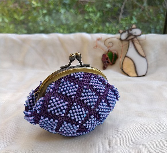 紫のビーズがま口　ビーズ編み込み　がま口　財布 　小物整理　ギフト 1枚目の画像