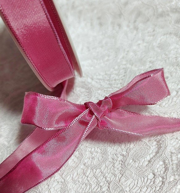 フランス製リボン　上品な光沢　ピンク　ワイヤー入り　1.6ｃｍ幅 1枚目の画像