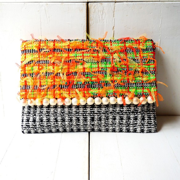 手織りのオリジナル生地で作ったクラッチバッグ　※ショルダーバッグにもなります。（ビタミン） 1枚目の画像