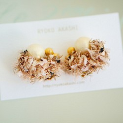 耳環（金）/花式紗線和大號棉珍珠（香檳金） 第1張的照片