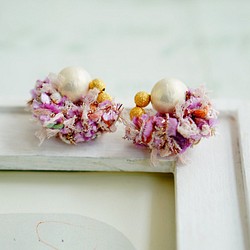 耳環（金）/花式紗線和大號棉珍珠（淡紫色） 第1張的照片