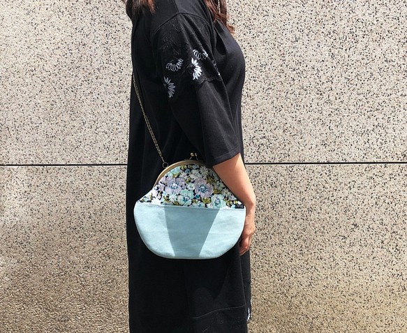 Wahr_粉紫藍綠花朵 圓形口金包 手拿包 側背包 肩背包 化妝包 第1張的照片