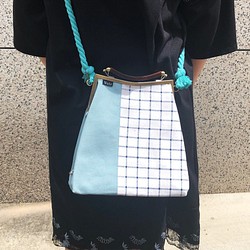 Wahr_粒粒格紋與藍綠 梯形口金包 手拿包 側背包 肩背包 化妝包 第1張的照片