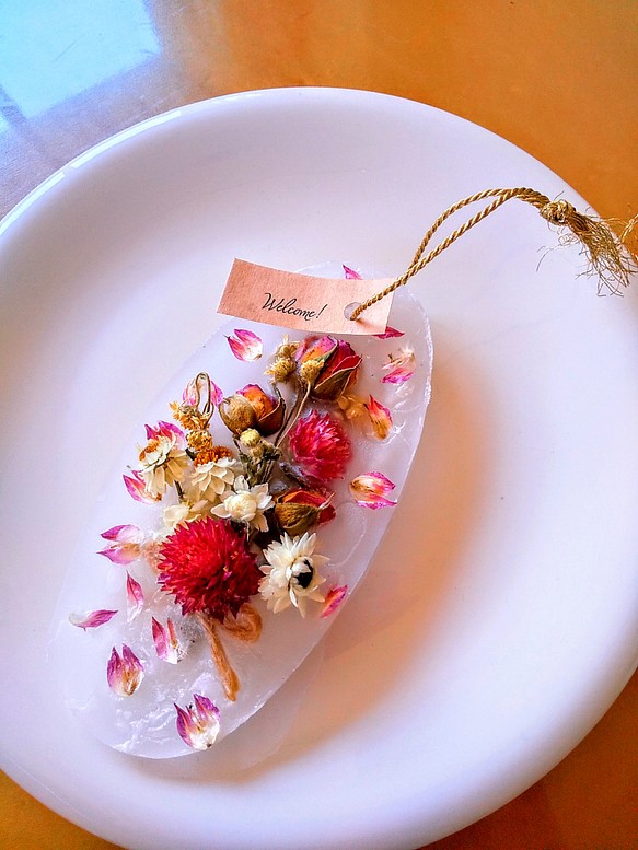 ピンク色ローズブーケ(花束)×センニチコウ等、豪華な花々のアロマワックスサシェ 1枚目の画像
