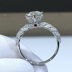 NEW 品質保証 1ct モアサナイト K18YG/PG/WG  鑑別書付き　婚約指輪 花　 1枚目の画像