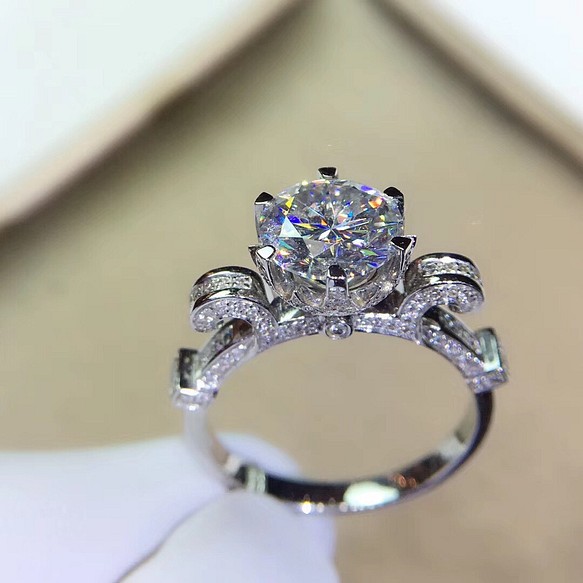 品質保証 モアサナイト K18YG/PG/WG 鑑別書付き 婚約指輪 1.5ct 豪華