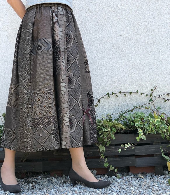 アンティーク大島紬のパッチワークスカート龍郷　丈85ｃｍ　裏地付き　着物リメイクスカート40 1枚目の画像