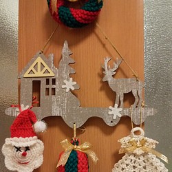 ⤵値下げクリスマスボード付きですぐ飾れる（クリスマスリース、クリスマスベル、サンタクロース、羽根付き天使）４点セット 1枚目の画像