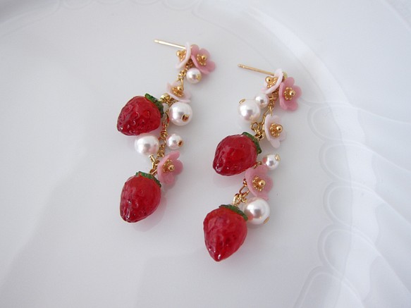 ★2020年新款★草莓和施華洛世奇珍珠耳環 第1張的照片
