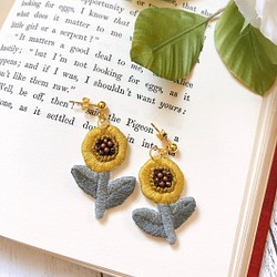 向日葵のビーズ刺繍ピアス／イヤリング ピアス（スタッド・一粒） P＆B