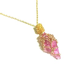 ピオニーピンクの半貴石のネックレス 1枚目の画像