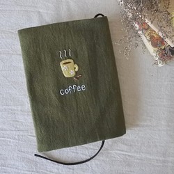 コーヒーと豆　小花柄　刺繍　文庫本　ブックカバー　オリーブ色 1枚目の画像