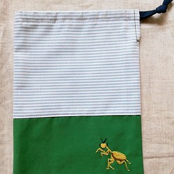 カマキリ刺繍の巾着（コップ入れ）とトンボ刺繍のお箸入れ 1枚目の画像