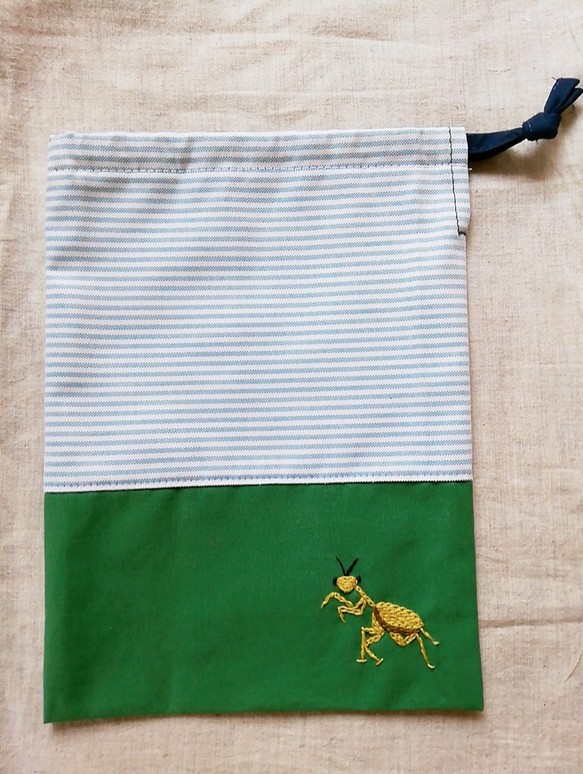 カマキリ刺繍の巾着（コップ入れ）とトンボ刺繍のお箸入れ 1枚目の画像