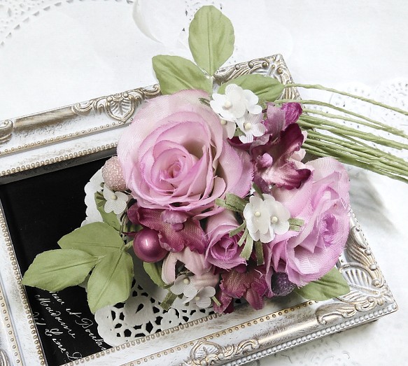 【送料無料】ベビーピンクのバラのコサージュ　結婚式　卒業式　入学式　アートフラワー　布花　染花　造花 1枚目の画像