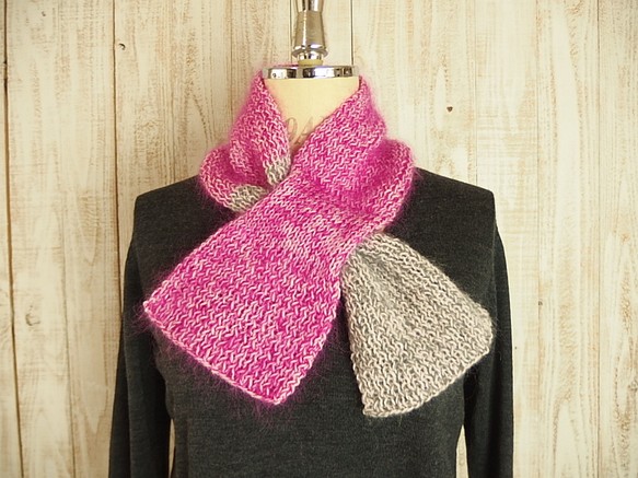 ば～ばの手編みのマフラー/ピンクとグレー 1枚目の画像