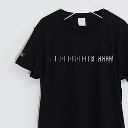 さりげなさがカッコいい ギターのフレットｔシャツ ブラック フロント 袖プリント クルーネック メンズ レディース Tシャツ カットソー Caveman 通販 Creema クリーマ ハンドメイド 手作り クラフト作品の販売サイト