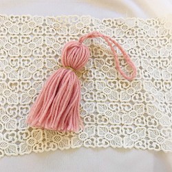 日本製ウール100％糸で作ったタッセル　Rose clair 1枚目の画像
