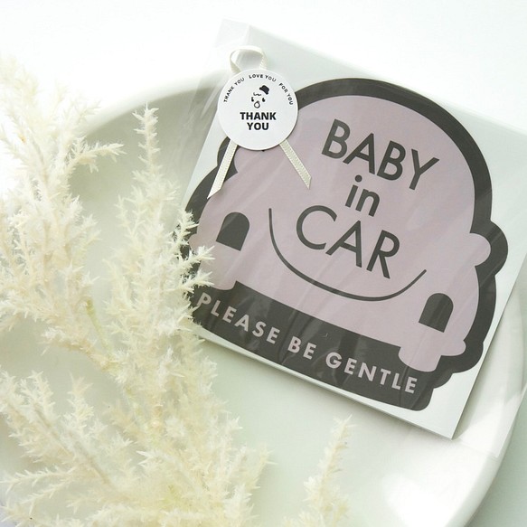 BABY in car　車用ステッカー ［milky pink］｜北欧風・カー用品・日本製 1枚目の画像
