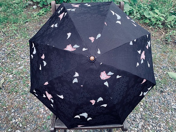 着物リメイク折畳日傘 黒柄 1枚目の画像