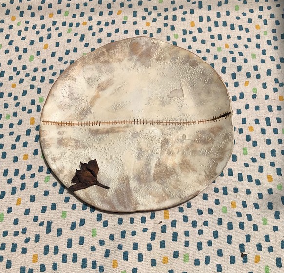 「月球上的縫紉術」竹土石山 chuhsienearth 13 石山系列 蛋糕盤 淺盤 麵包 水果 蠟燭盤 蛋餅 凹凸 第1張的照片