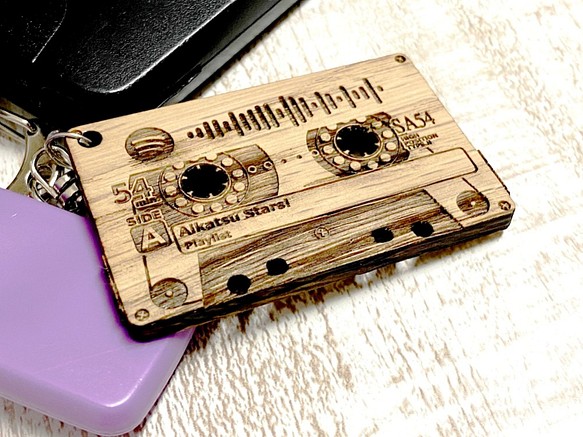 Spotify Code カセットテープ型キーリング・キーホルダー・キーチェーン ナラ製 オーク材 レトロ 1枚目の画像