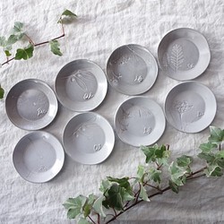 「選べるボタニカル・ラウンドＳ」豆皿 小皿　プチプレート ボタニカル 植物 陶器 陶磁器　ギフト　洋食器 1枚目の画像