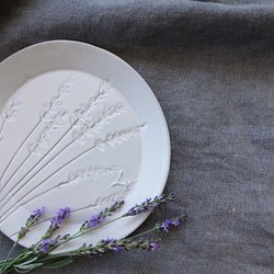 「Ｍプレート・ラベンダー」中皿 デザート皿 ボタニカルシリーズ 植物 陶器 陶磁器 1枚目の画像