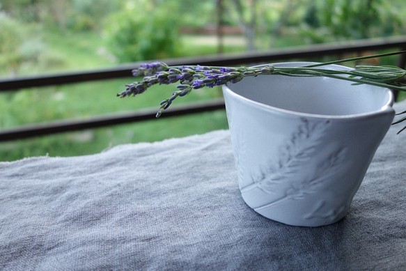 「カップ・ラベンダー」コーヒーカップ ティーカップ ボタニカルシリーズ 植物 陶器 陶磁器 1枚目の画像