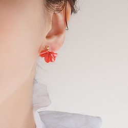 紅色｜鮮花盛開的褶邊｜耳環/耳環（18Kgp） 第1張的照片
