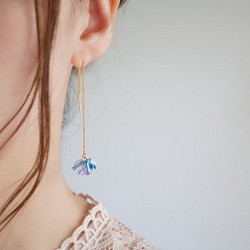藍色｜花朵搖曳的荷葉邊裝飾｜耳環/耳環（18kgp） 第1張的照片