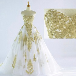 大人気 ゴールド刺繍レース 豪華　ウエディングドレス　 1枚目の画像