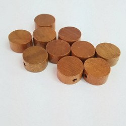 ヴィンテージウッドパーツBR/コイン型両穴/約16～17mm/10ヶ入/made in japan 1枚目の画像