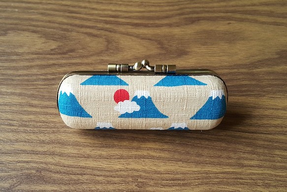 限量款 奶茶色 富士山 ∣ 日本布∣ 口金印章盒 第1張的照片