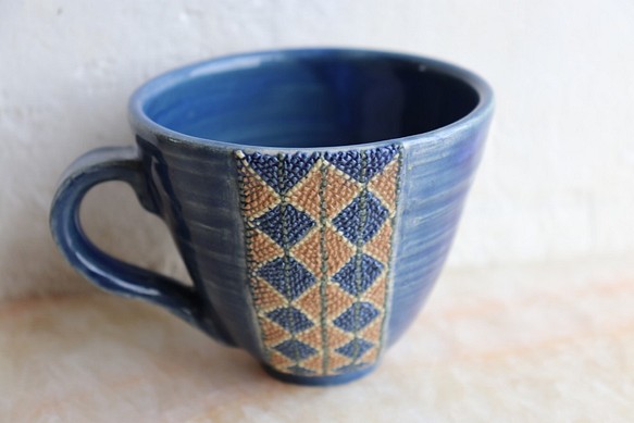陶,色植縄紋,マグカップ,青,鱗紋,一点物 1枚目の画像