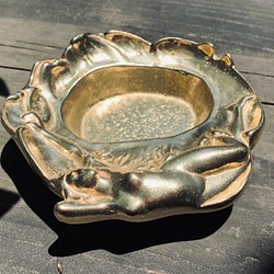 真鍮鋳物　灰皿（女神） 1枚目の画像