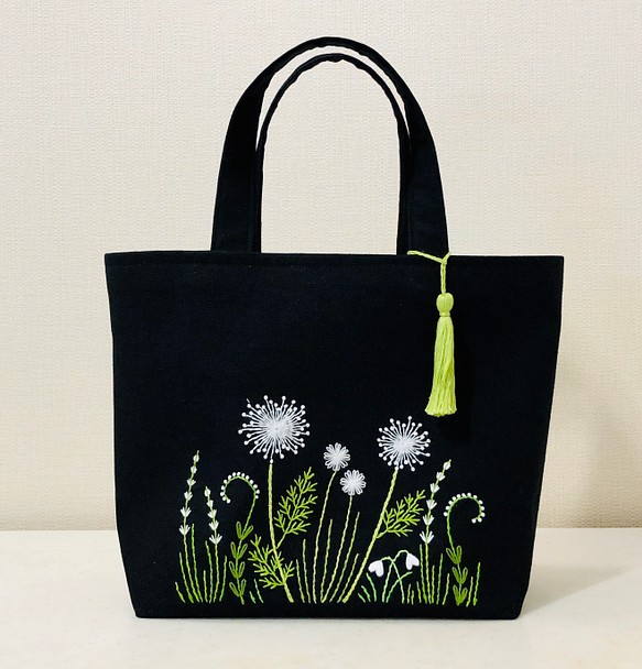 刺繍 白い花 トート バック ＜ブラック＞ トートバッグ acochan 通販