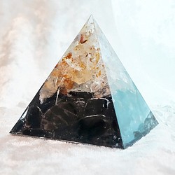 【再販 増量版】マニカラン水晶×モリオン  ピラミッド オルゴナイト  黒水晶 1枚目の画像