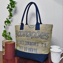 コーヒー 麻袋バッグ　ＭＷ　トートバッグ 　ブラジル　紺色帆布 　豆袋をリメイクした麻バッグ 1枚目の画像