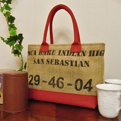 コーヒー 麻袋バッグ　Ｓ　トートバッグ　赤色帆布　パナマ　豆袋をリメイクした麻バッグ 1枚目の画像