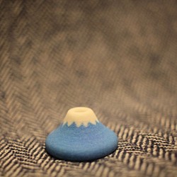 富士山 リングホルダー リングスタンド 指輪置き 置物 石膏製 1枚目の画像