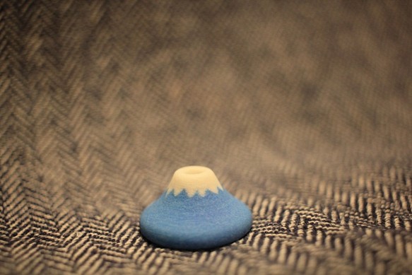 富士山 リングホルダー リングスタンド 指輪置き 置物 石膏製 1枚目の画像