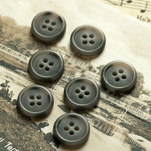【送料無料】7個 ボタン 昭和 レトロ ヴィンテージ 素材 パーツ 材料 アクセサリー HB1056 1枚目の画像