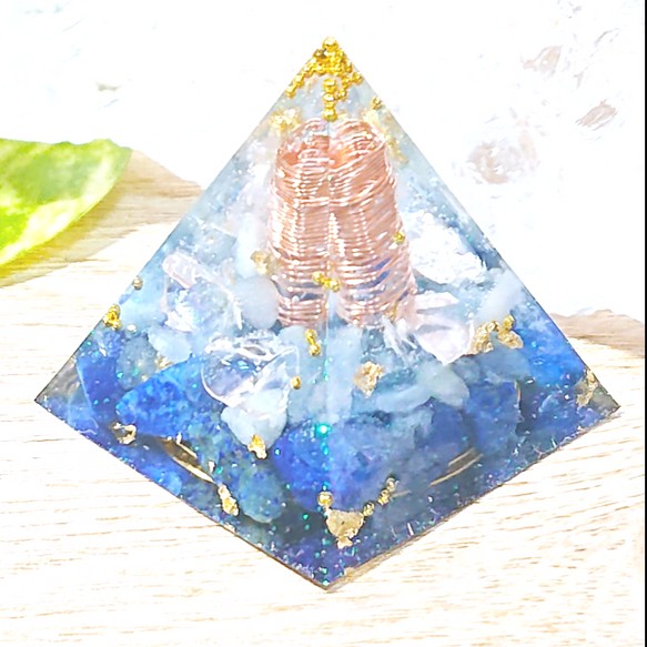 ミニピラミッドオルゴナイト (ラピスラズリ) 1枚目の画像