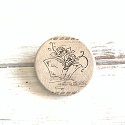 薔薇のの木製ブローチ 1枚目の画像