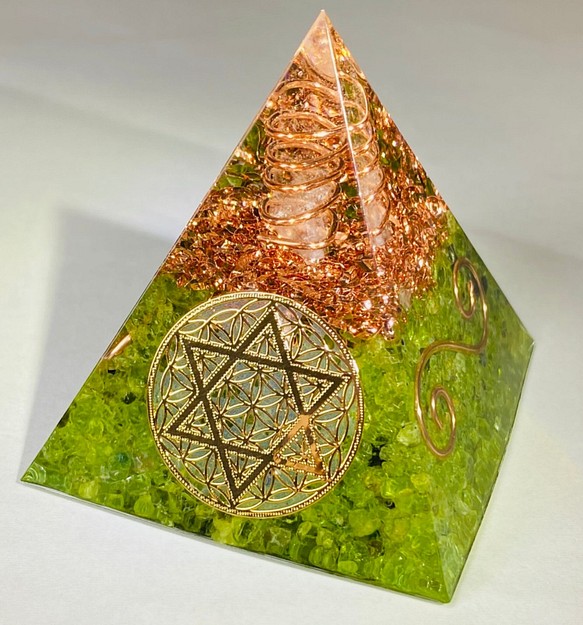 ≪定制≫ 橄欖石【正向減壓】生命之花六角金字塔方晶石 第1張的照片