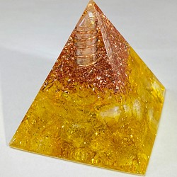 ≪受注制作≫シトリン【きんうんUP・商売繁盛・浄化】ピラミッド型 オルゴナイト 1枚目の画像